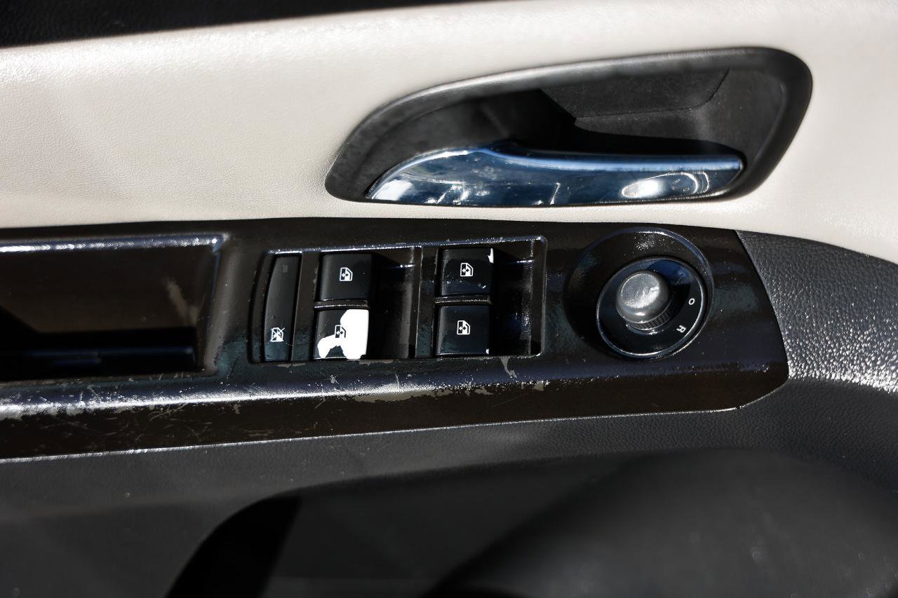 Used 2014 Chevrolet Cruze LS FWD image 30