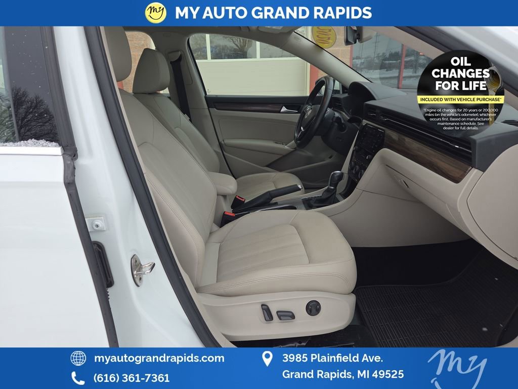 Used 2020 Volkswagen Passat 2.0T SEL image 25