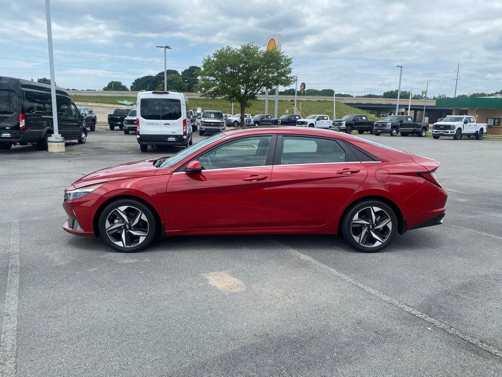 Used 2022 Hyundai Elantra Limited FWD image 5