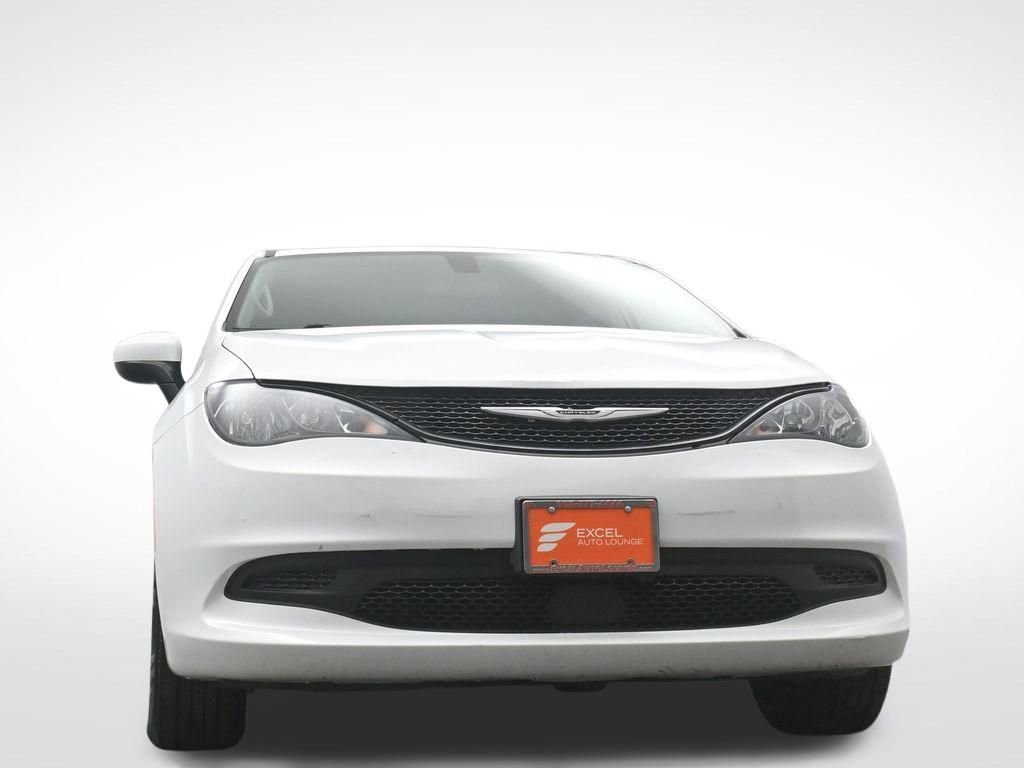 Used 2021 Chrysler Voyager L image 42