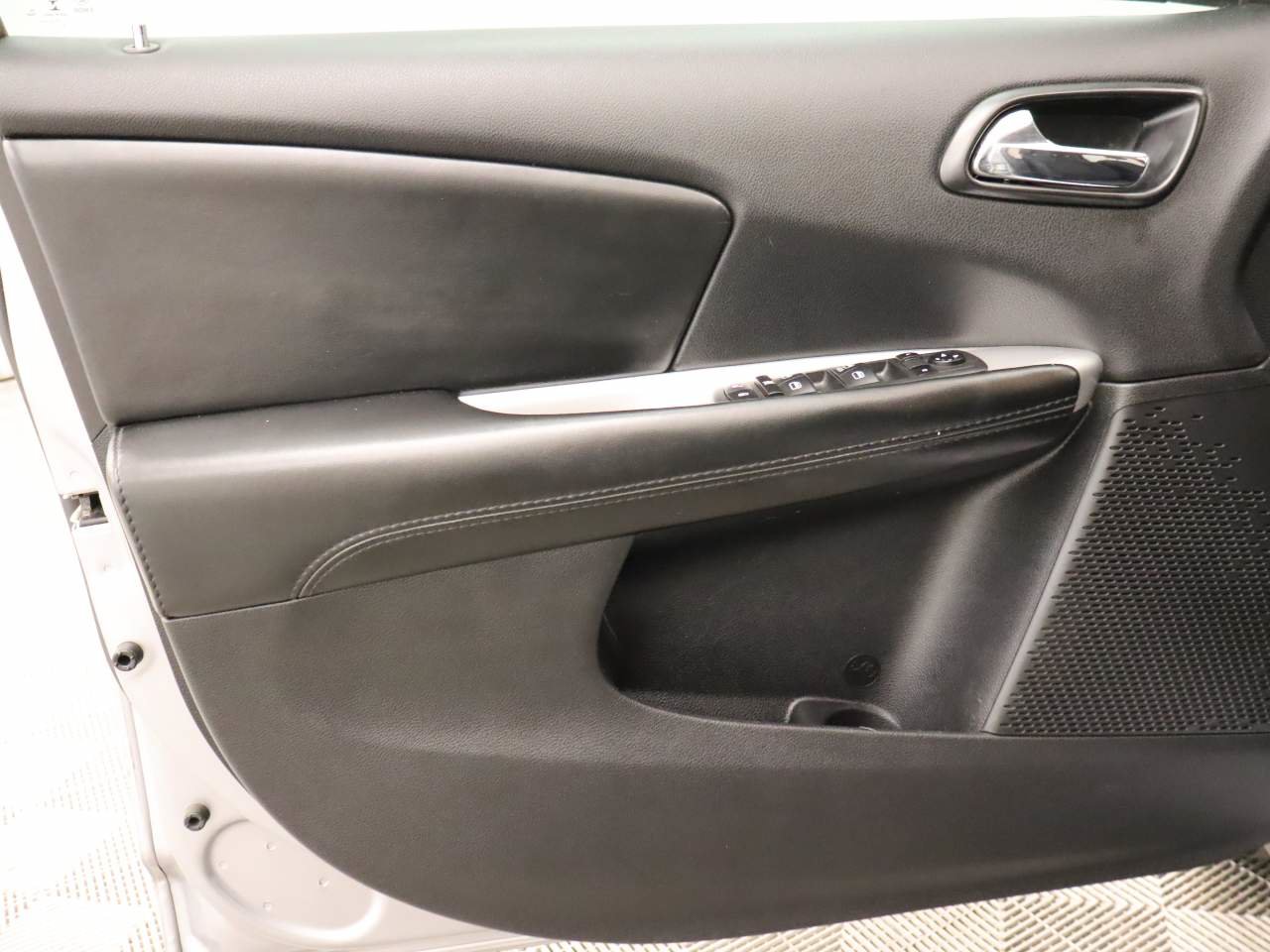 Used 2018 Dodge Journey SXT FWD image 16