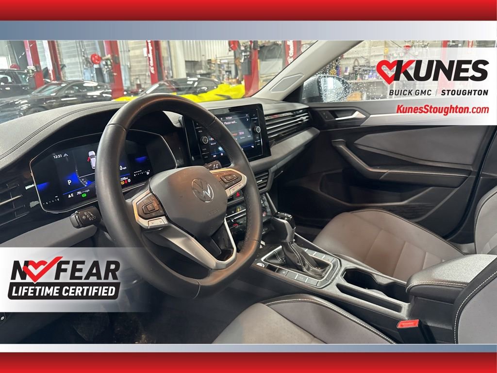 Used 2025 Volkswagen Jetta SE image 20