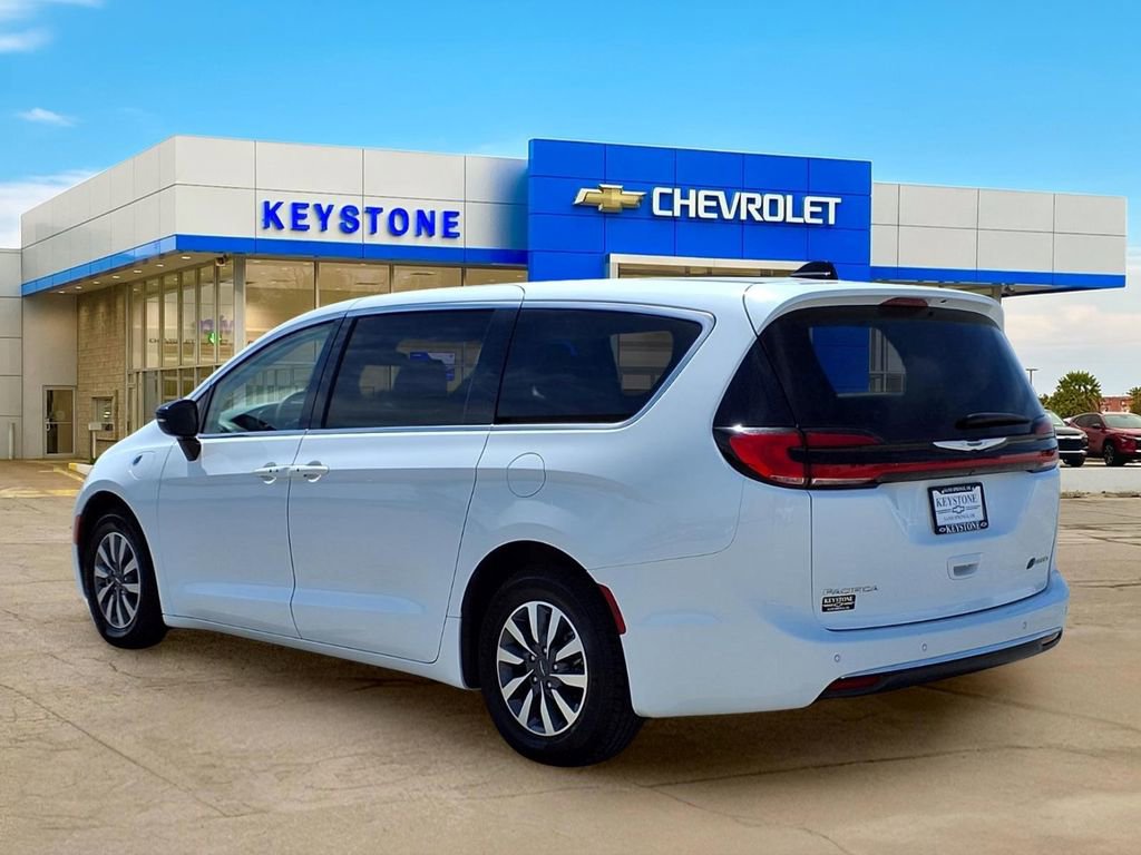 Used 2024 Chrysler Pacifica Limited FWD image 5