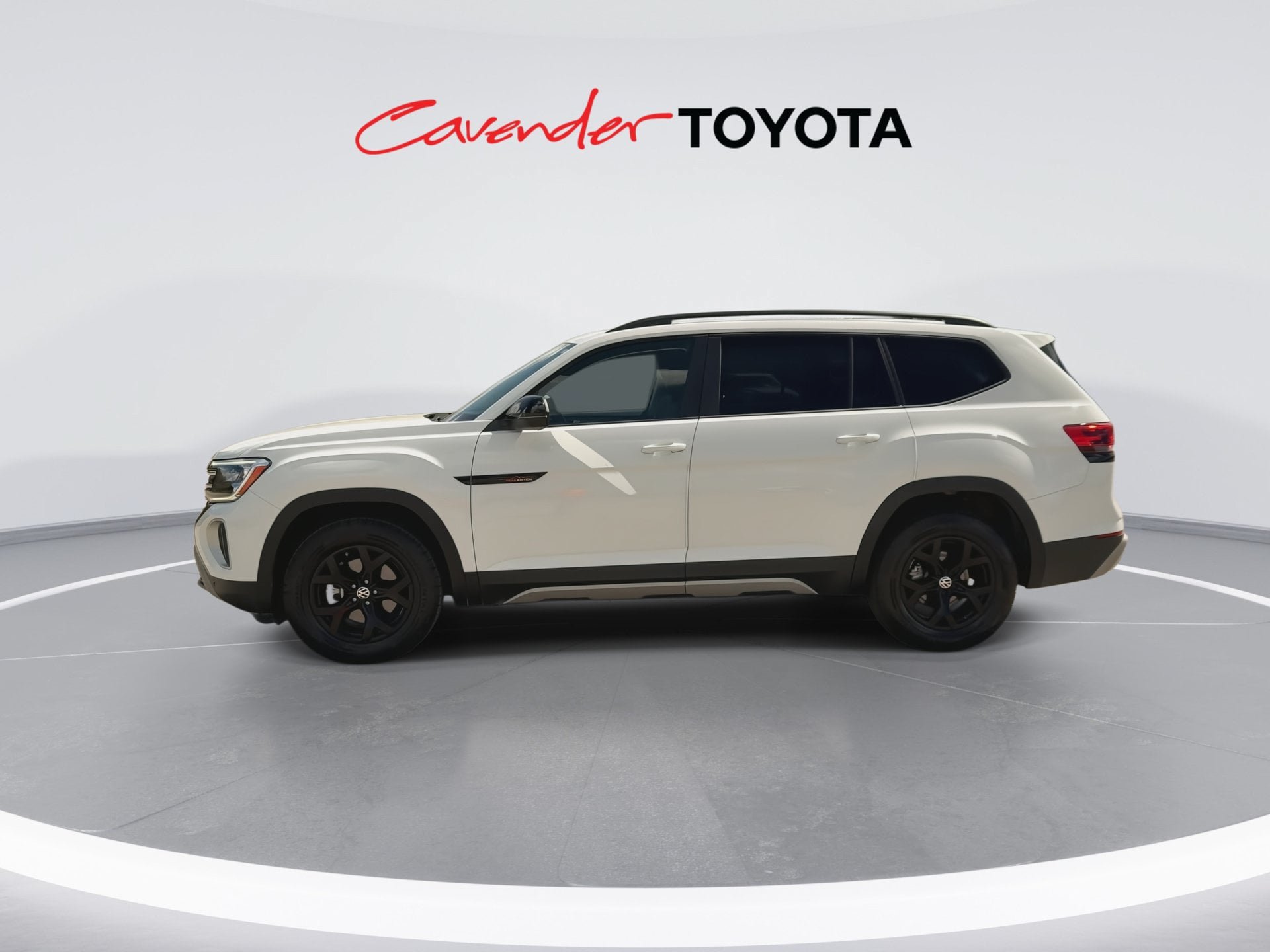 Used 2024 Volkswagen Atlas Peak Edition SE AWD/4WD image 5
