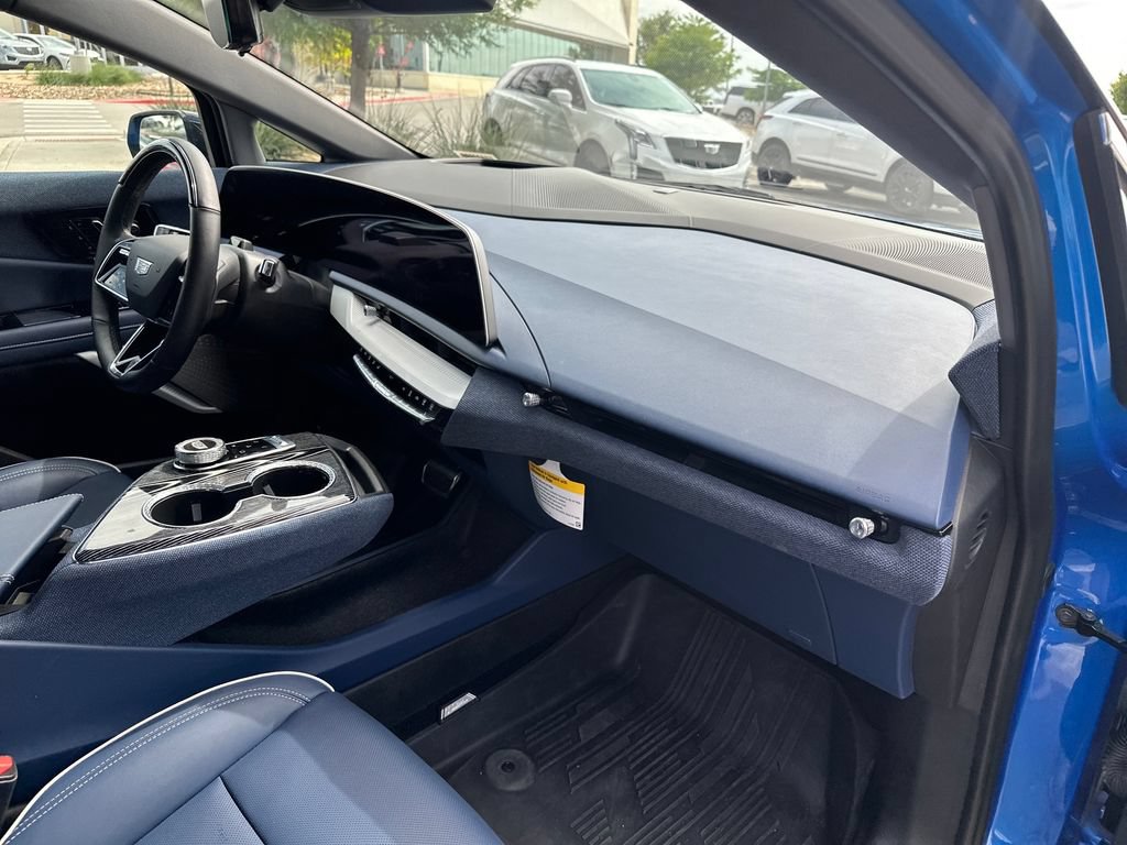 New 2025 Cadillac Optiq Luxury 2 w/ LPO, Floor Liner Package AWD/4WD image 43