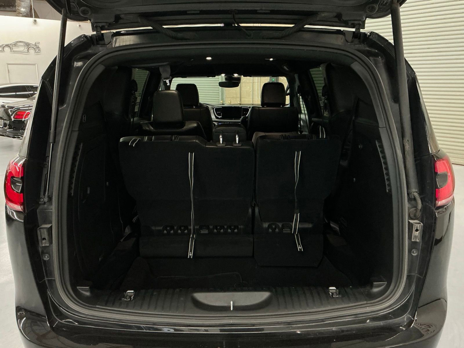 Used 2023 Chrysler Pacifica Touring-L w/ S Appearance Package image 17