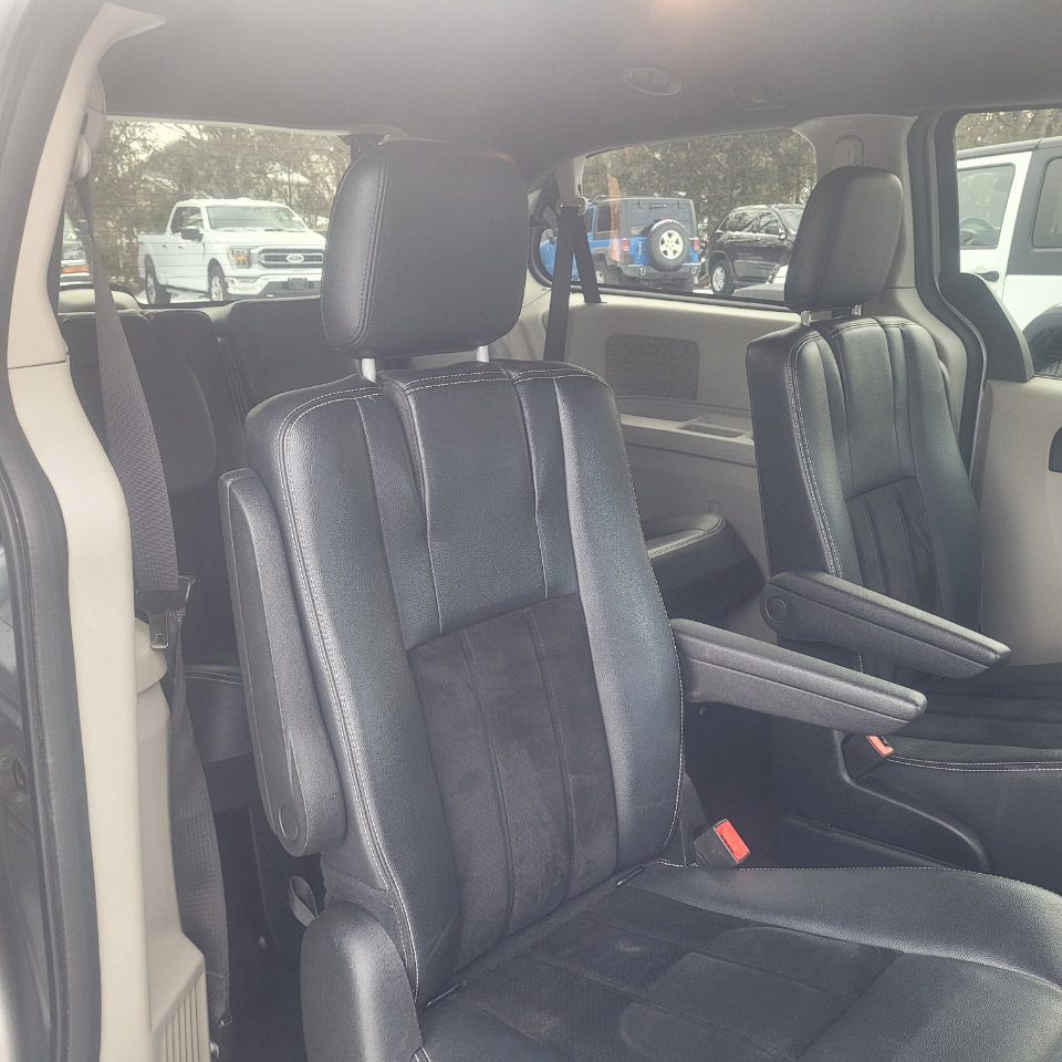 Used 2017 Dodge Grand Caravan SXT image 26
