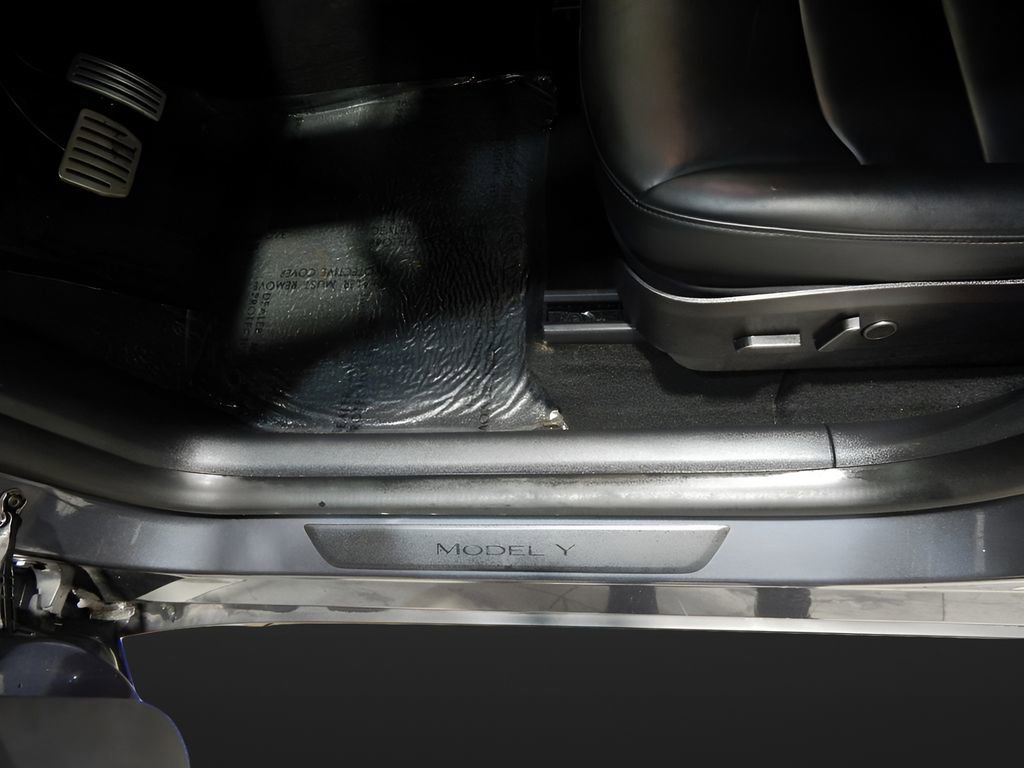Used 2021 Tesla Model Y Performance image 15