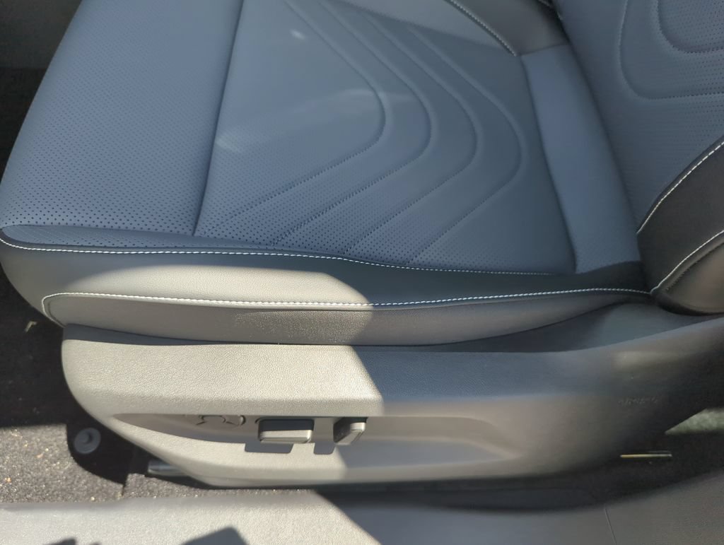 New 2026 Volkswagen Tiguan SE R-Line FWD image 35