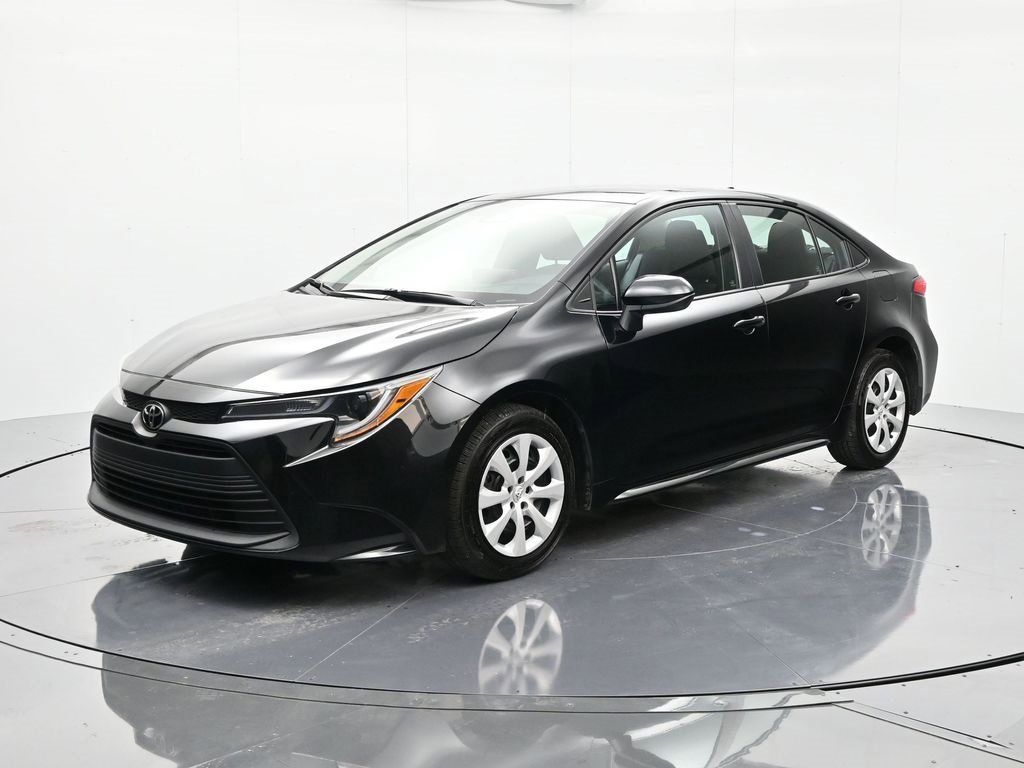 Used 2023 Toyota Corolla LE image 1