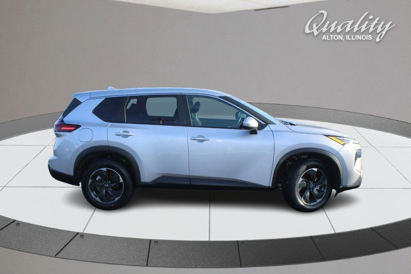 Used 2024 Nissan Rogue SV image 3