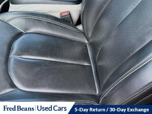 Used 2023 Chrysler Pacifica Touring-L FWD image 25