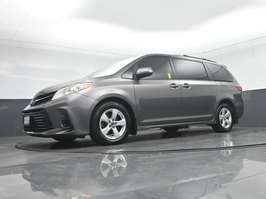 Used 2018 Toyota Sienna LE w/ Carpet Mat Package FWD image 62