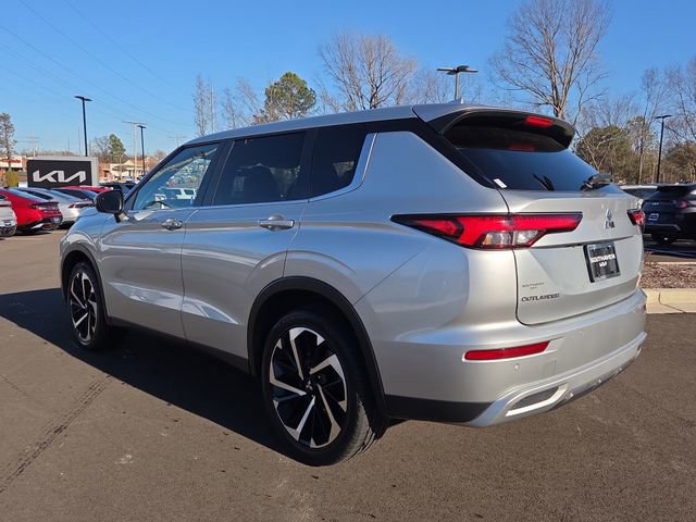 Used 2024 Mitsubishi Outlander SE image 3
