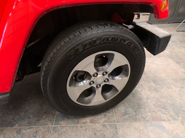 Used 2017 Jeep Wrangler Unlimited Sahara w/ Connectivity Group image 9