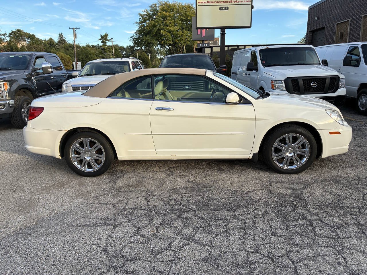 Used 2008 Chrysler Sebring Limited w/ Luxury Group FWD image 3
