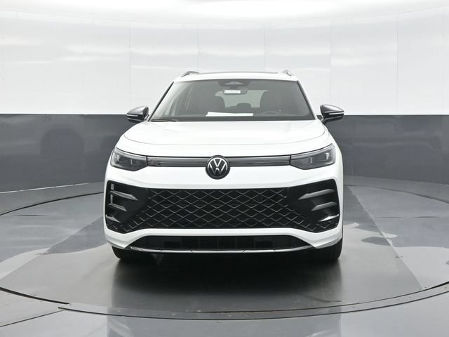 New 2026 Volkswagen Tiguan SE R-Line AWD/4WD image 2