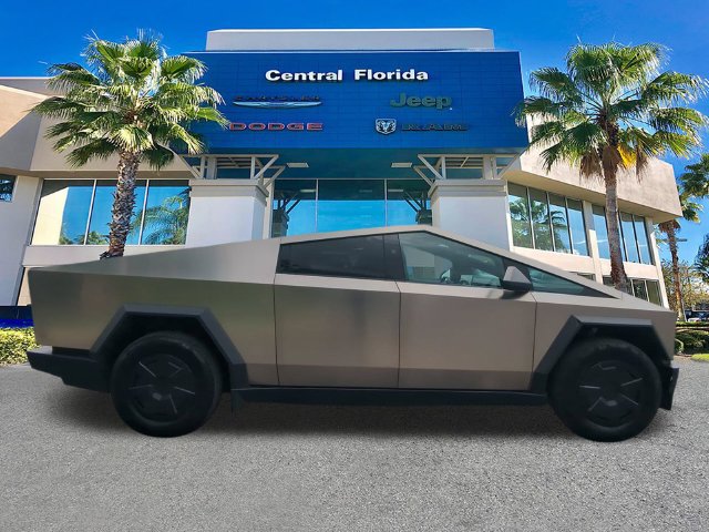Used 2024 Tesla Cybertruck AWD Crew Cab image 4