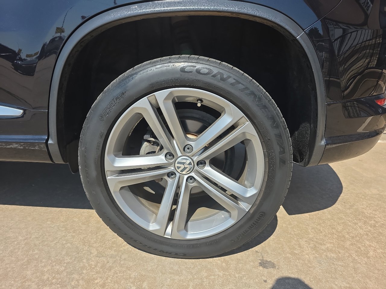 Used 2017 Volkswagen Tiguan Sport image 28