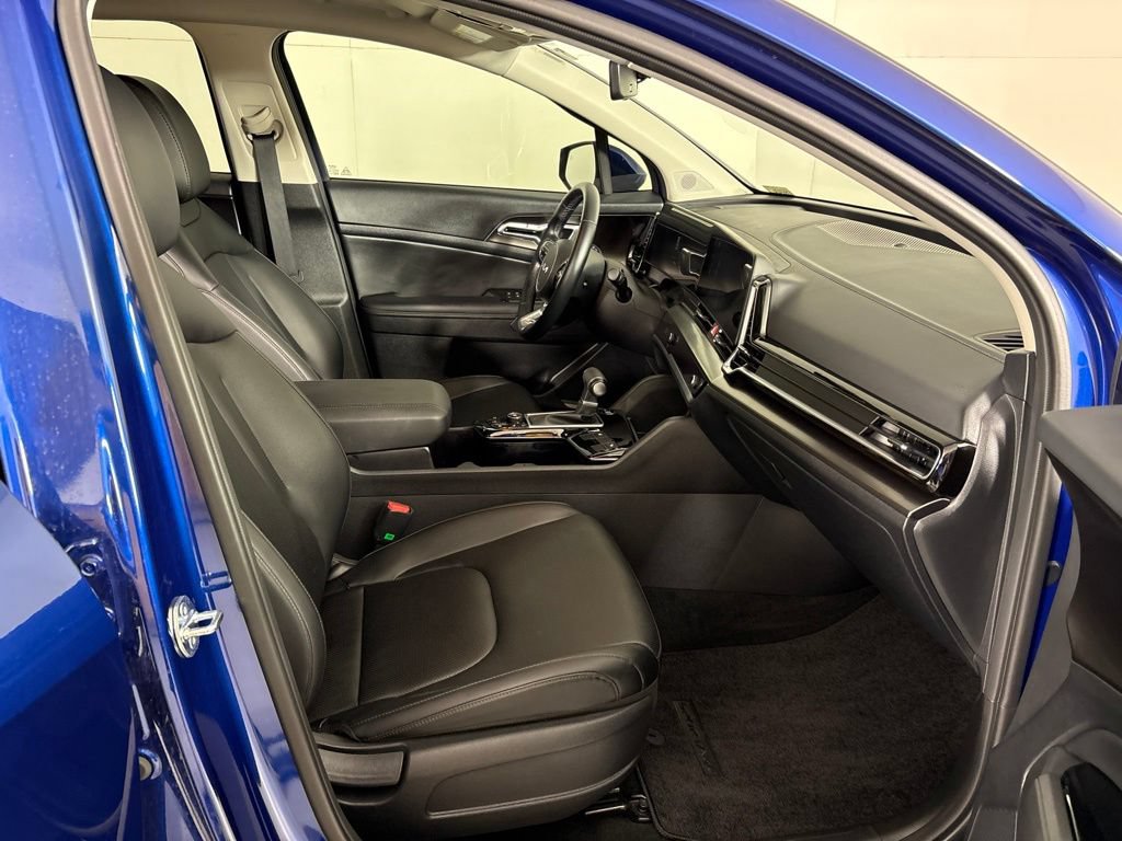 Used 2025 Kia Sportage EX FWD image 16