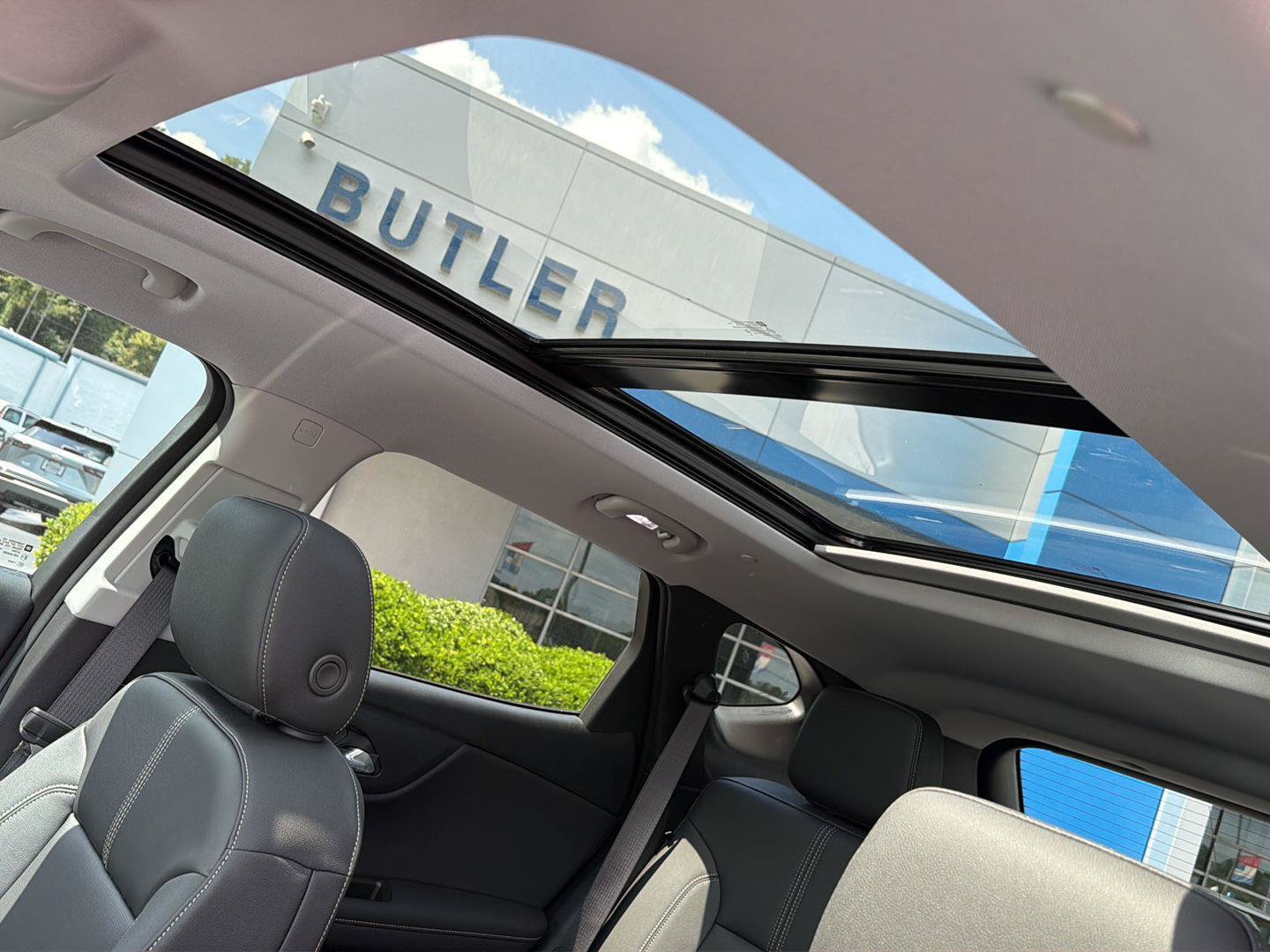 New 2026 Chevrolet Blazer LT w/ Sound & Technology Package FWD image 32