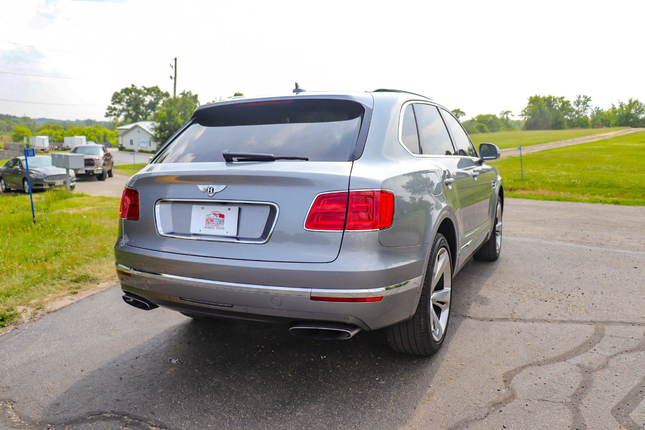 Used 2017 Bentley Bentayga W12 AWD image 3