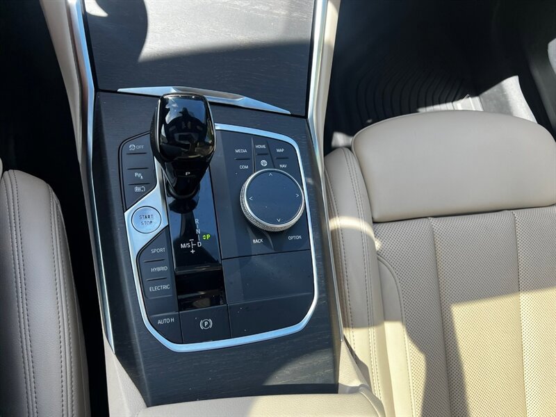 Used 2022 BMW 330e xDrive w/ Driving Assistance Package AWD/4WD image 27