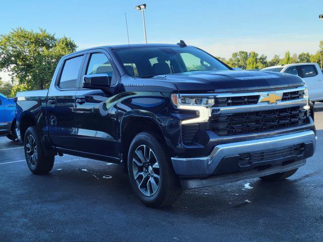 Used 2024 Chevrolet Silverado 1500 LT AWD/4WD image 2