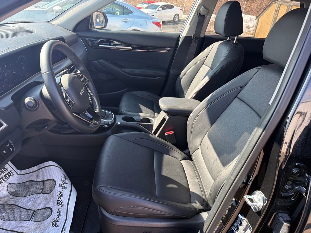 Used 2025 Kia Seltos EX w/ EX Sunroof Package image 12