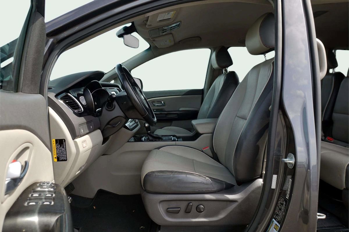 Used 2015 Kia Sedona EX FWD image 17