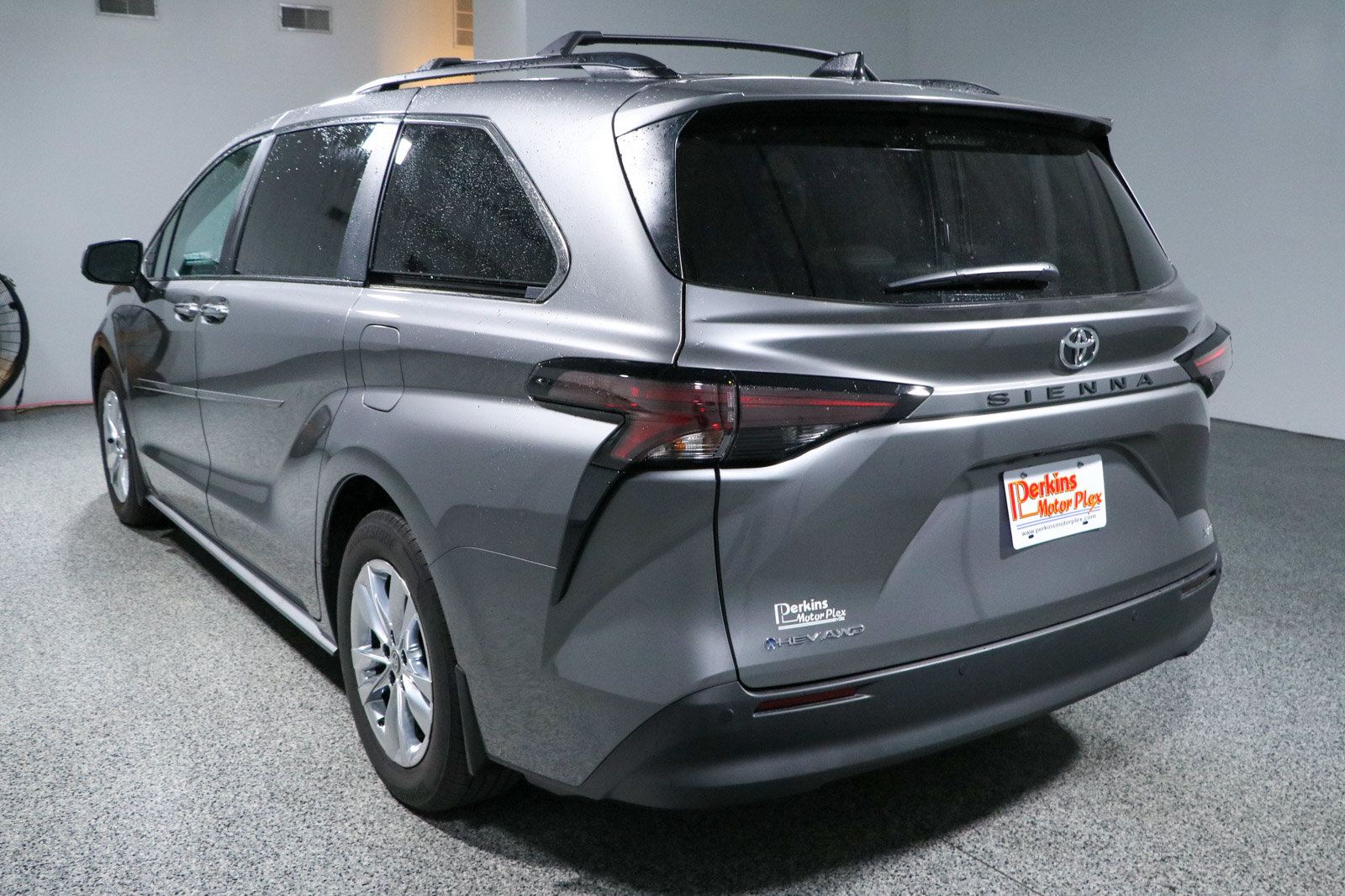 Used 2026 Toyota Sienna XLE AWD/4WD image 9