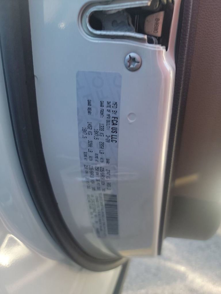 Used 2020 Chrysler Pacifica Limited w/ Advanced Safetytec Group image 19