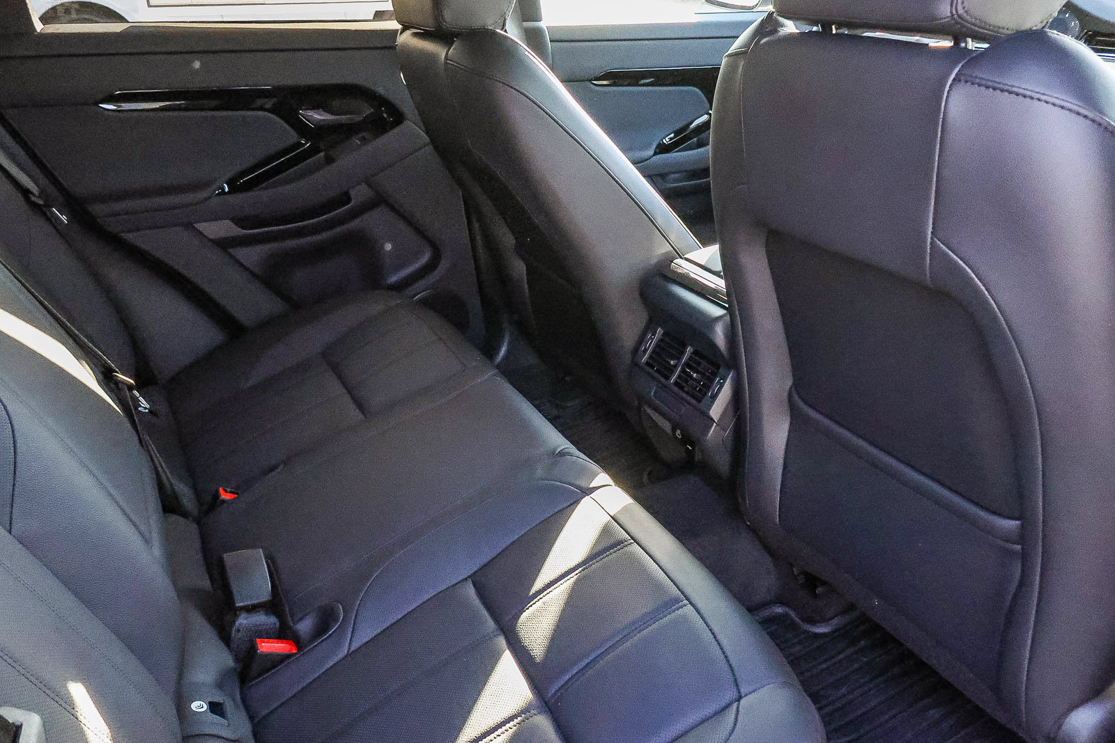 New 2026 Land Rover Range Rover Evoque S AWD/4WD image 16