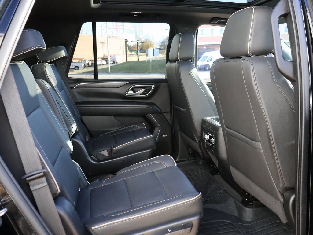 Used 2022 GMC Yukon SLT w/ SLT Premium Package image 11