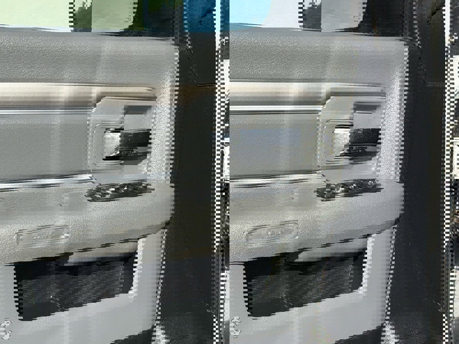 Used 2015 RAM 2500 SLT image 17