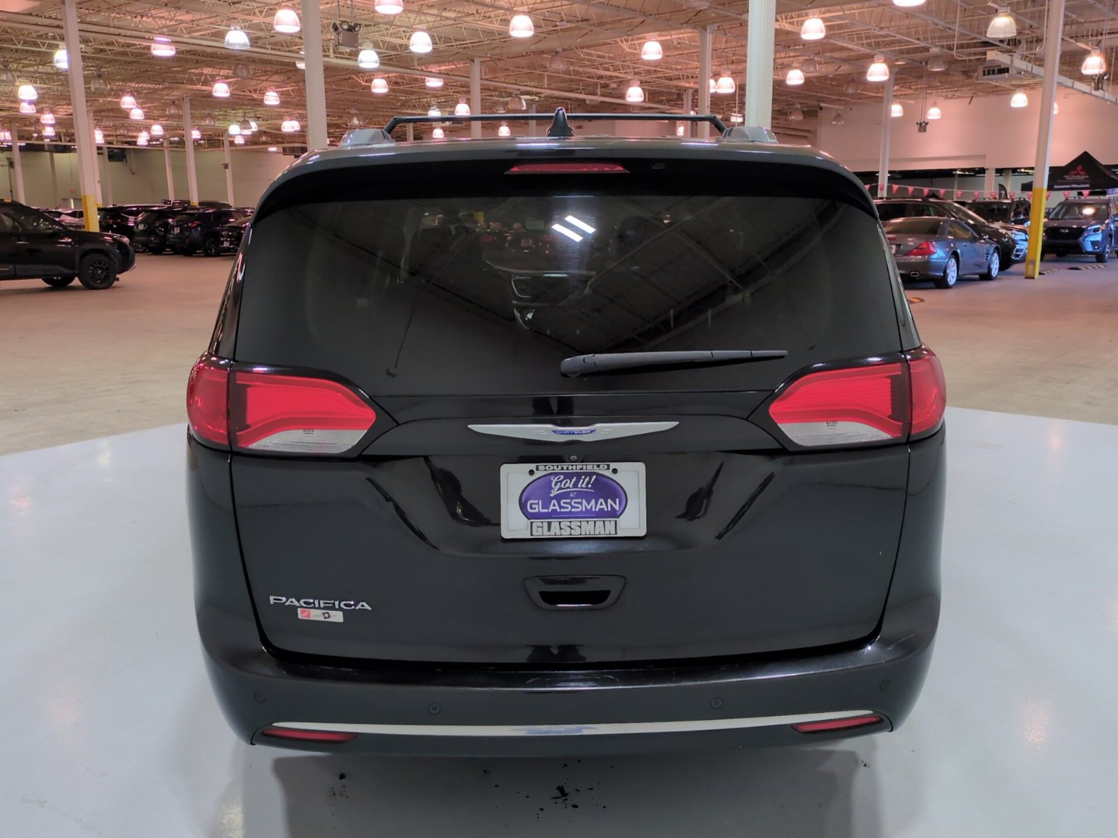 Used 2018 Chrysler Pacifica Touring-L FWD image 4