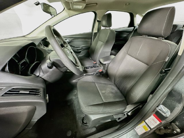 Used 2018 Ford Focus SE w/ SE Appearance Package FWD image 24