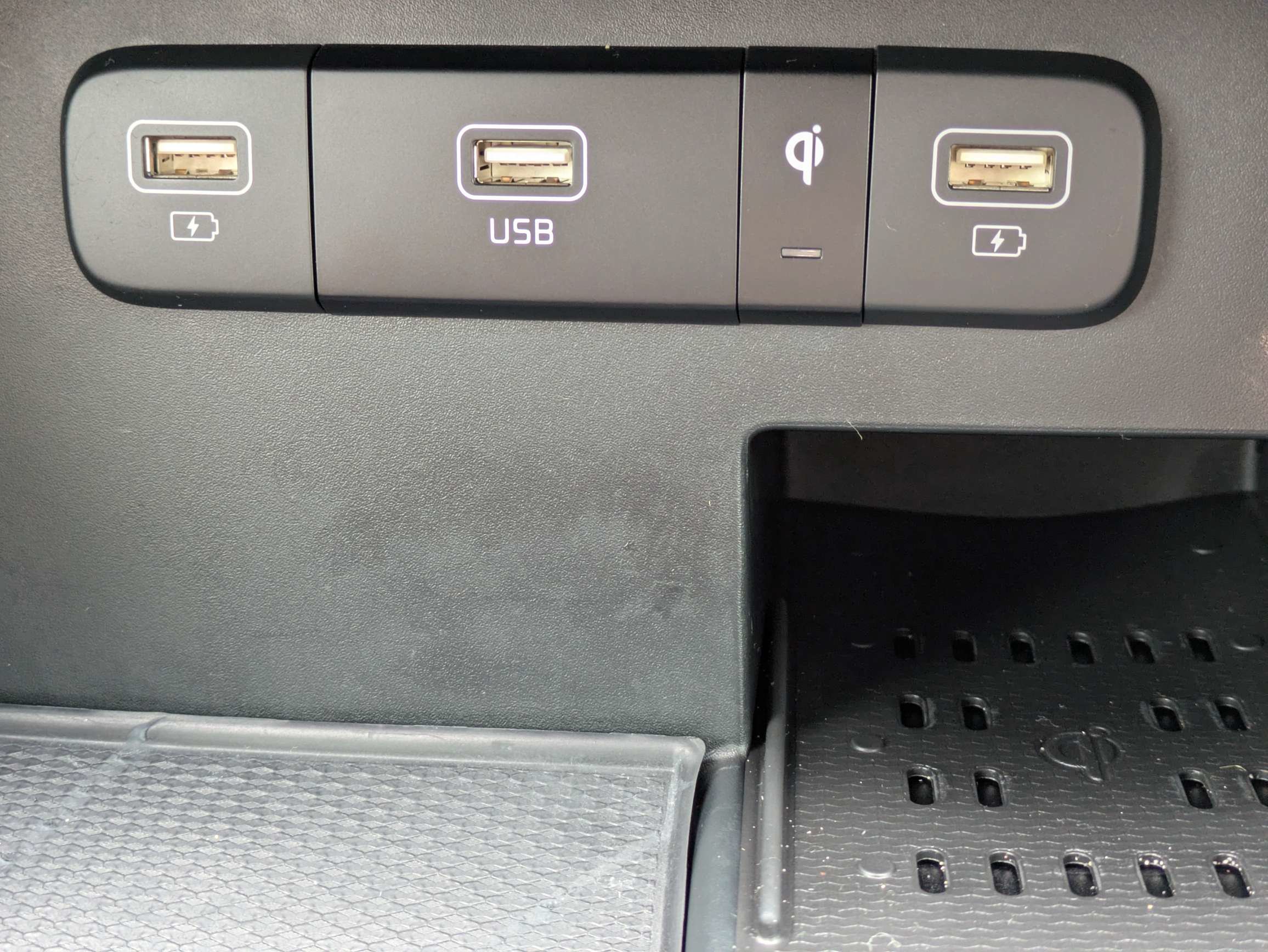 Certified 2024 Kia Carnival EX FWD image 29