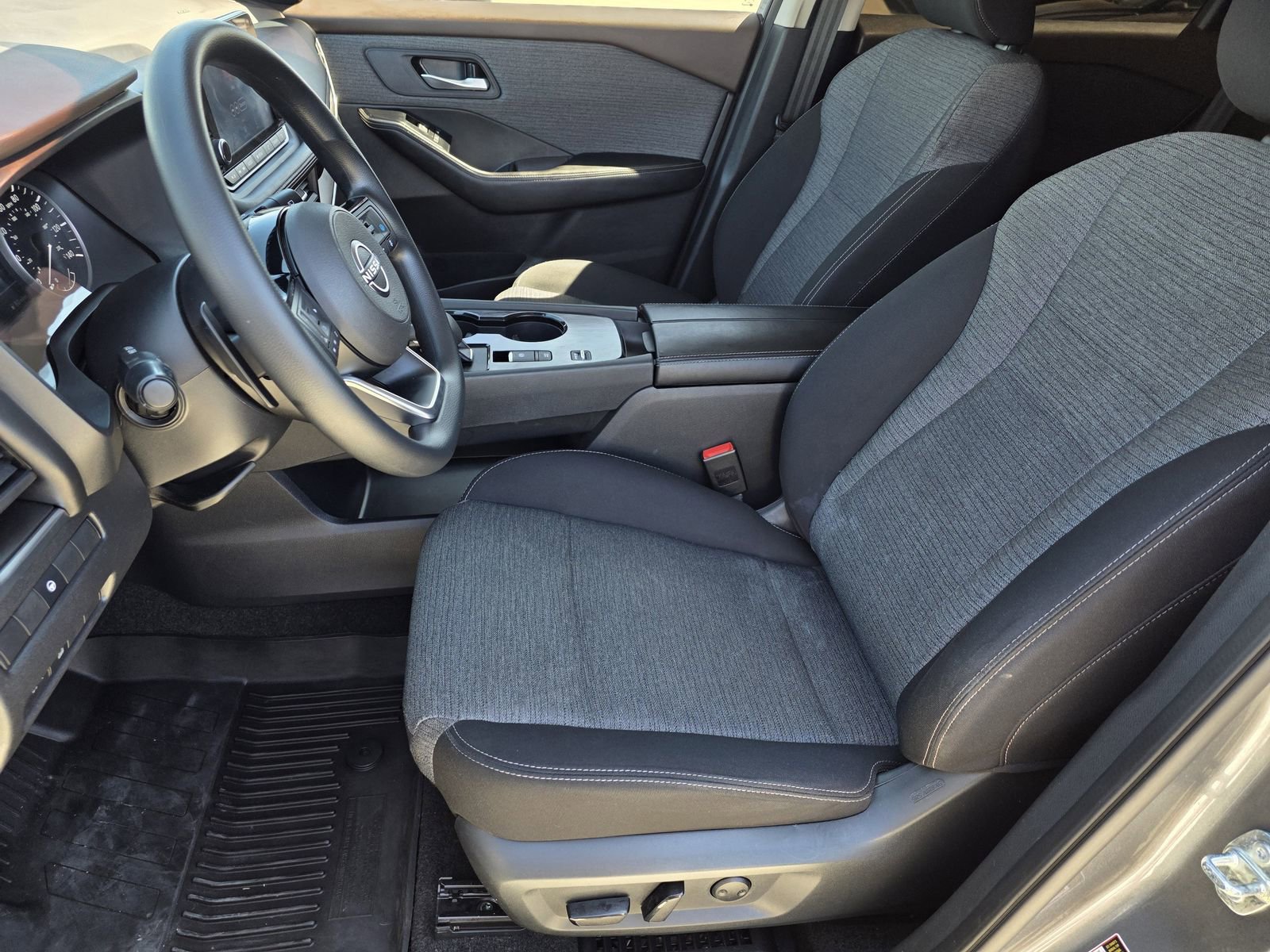 Used 2023 Nissan Rogue SV image 11