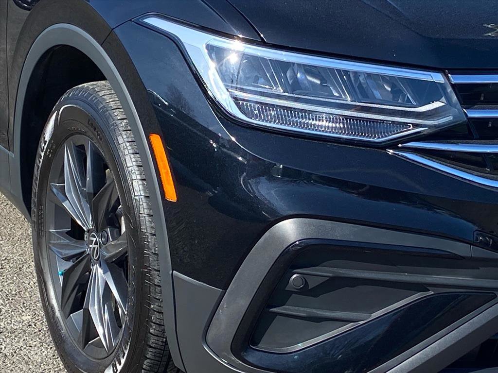 Used 2024 Volkswagen Tiguan SE image 3