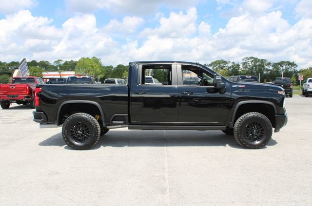 Used 2024 Chevrolet Silverado 2500 ZR2 w/ Technology Package image 14