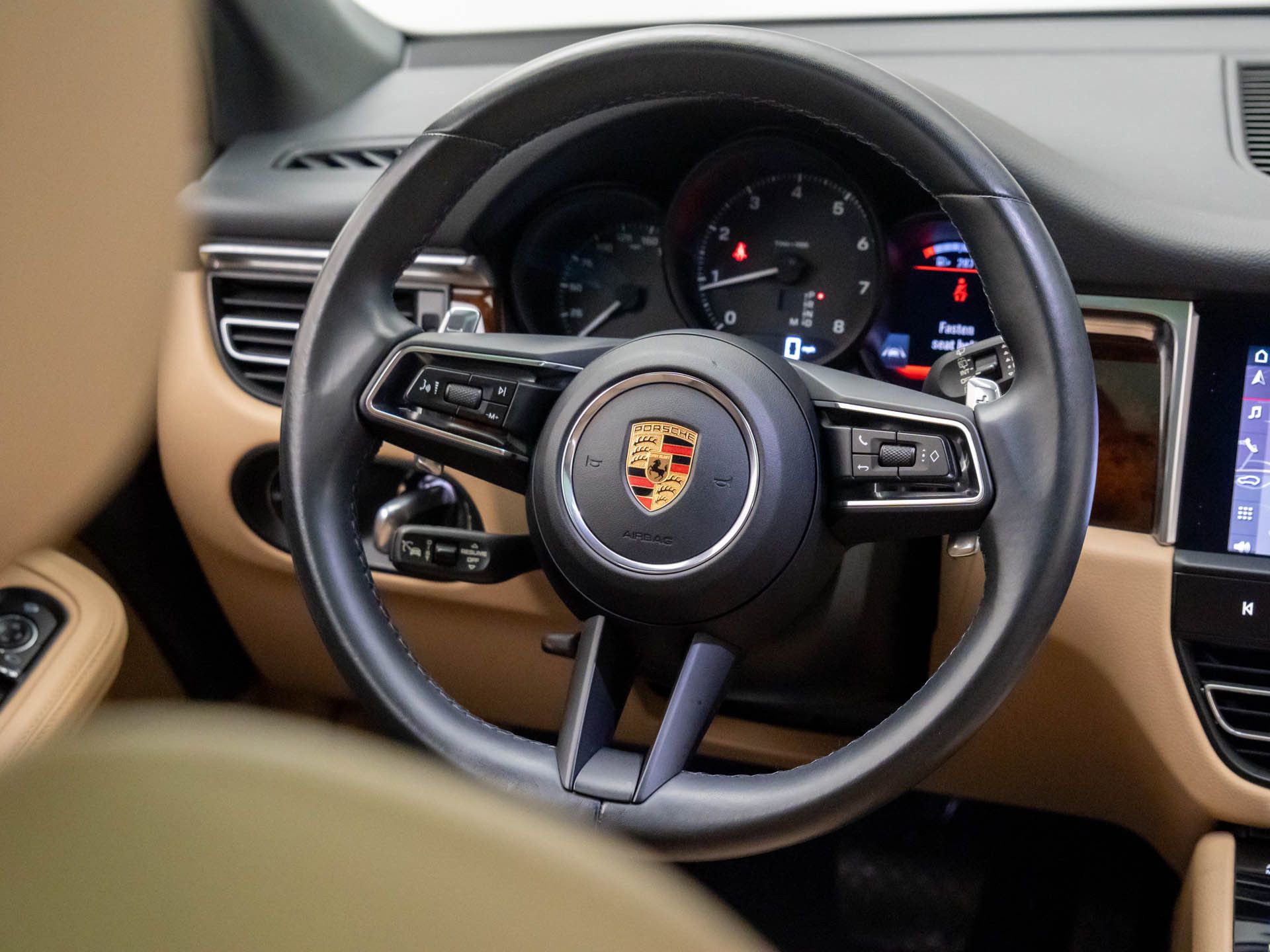 Certified 2023 Porsche Macan image 12