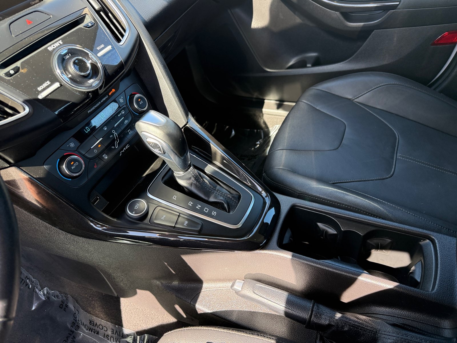 Used 2015 Ford Focus Titanium w/ Titanium Technology Package FWD image 13