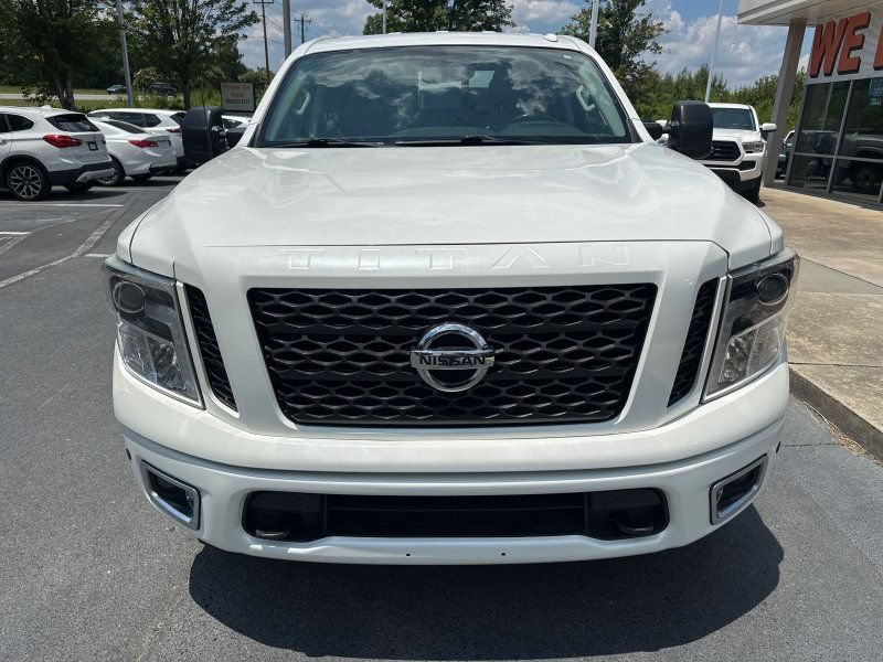 Used 2018 Nissan Titan PRO-4X w/ Pro-4x Convenience Package AWD/4WD image 2