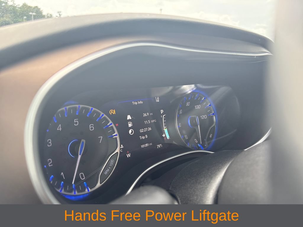 Used 2017 Chrysler Pacifica Touring-L Plus w/ Advanced Safetytec Group FWD image 9