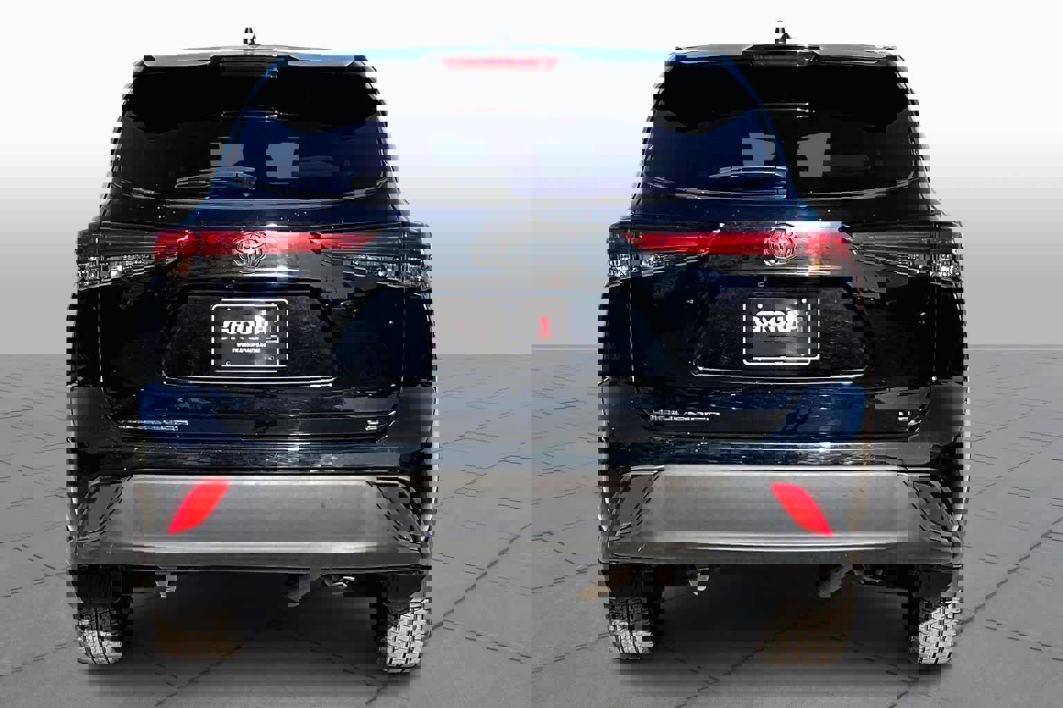 Used 2023 Toyota Highlander LE image 4