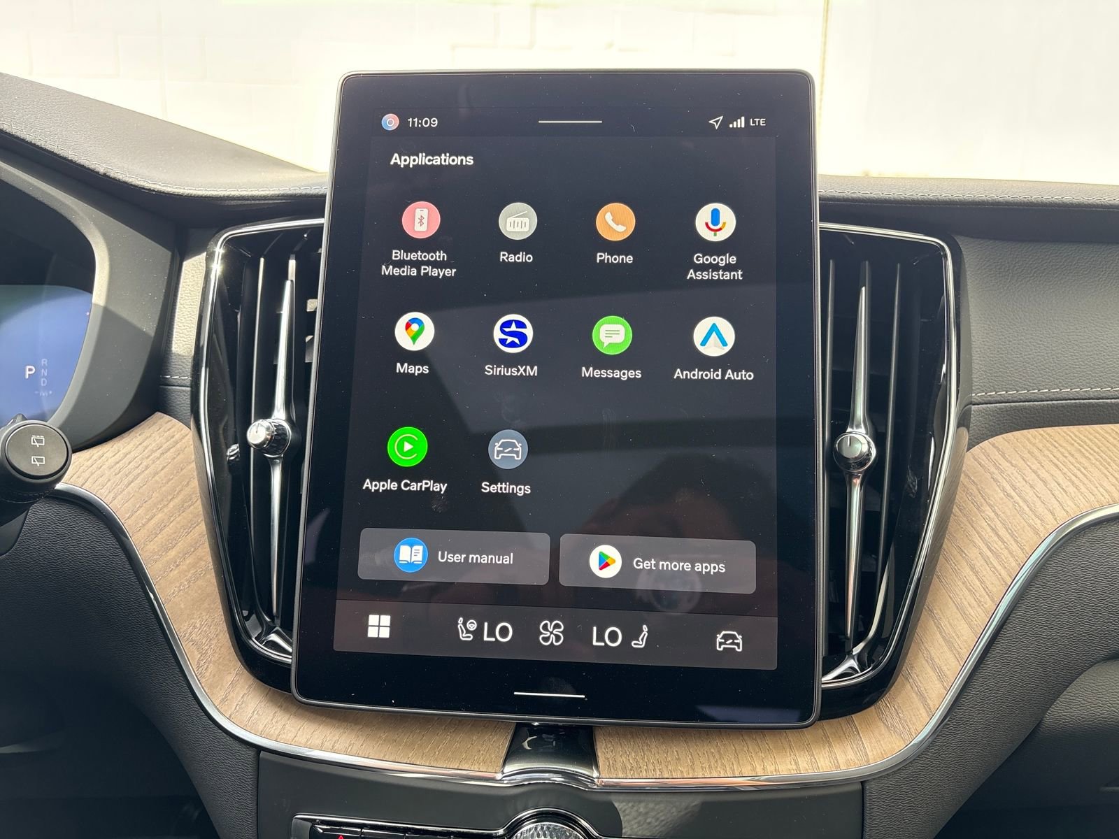 New 2026 Volvo XC60 B5 Ultra w/ Climate Package image 19