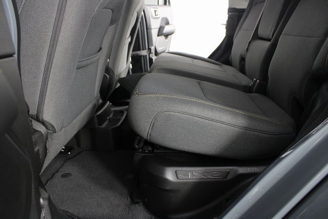 Used 2025 Jeep Wrangler Unlimited Sahara image 16