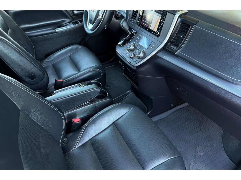 Used 2020 Toyota Sienna SE w/ SE Preferred Package image 19