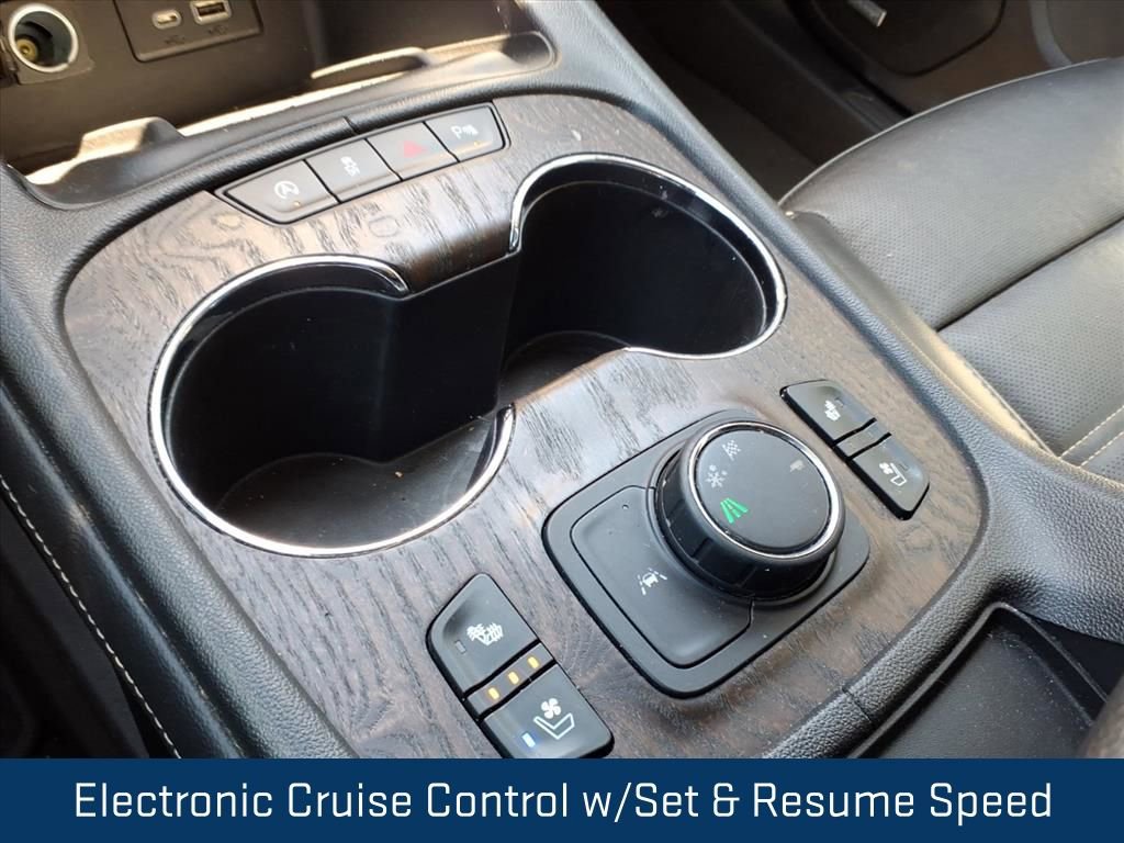Used 2021 GMC Acadia Denali w/ Denali Technology Package FWD image 10